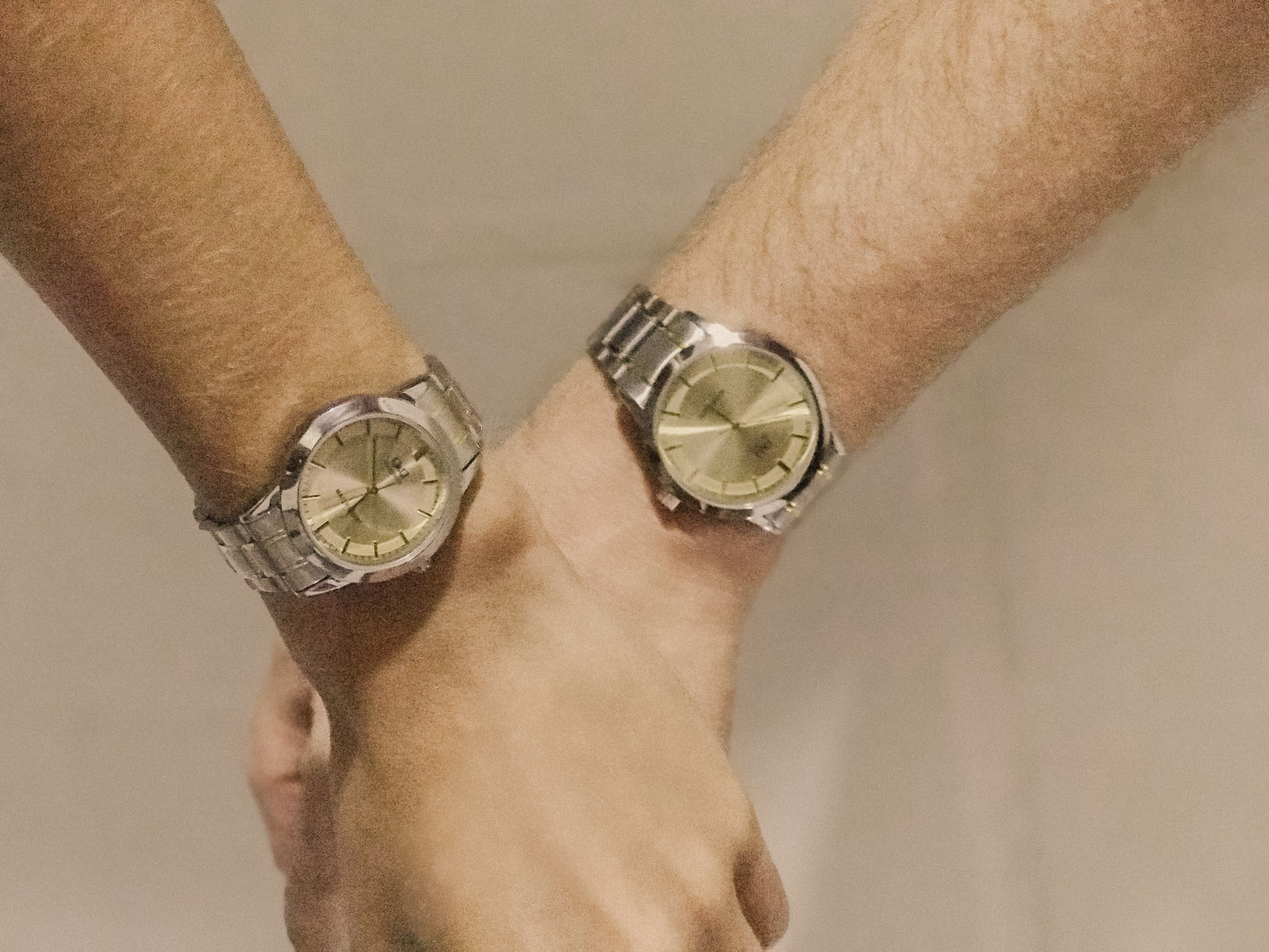 Reloj Q&Q Pareja Bicolor